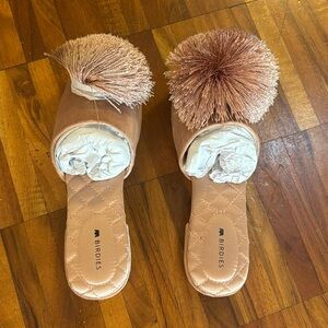 Birdies pom pom slippers size 6, never worn